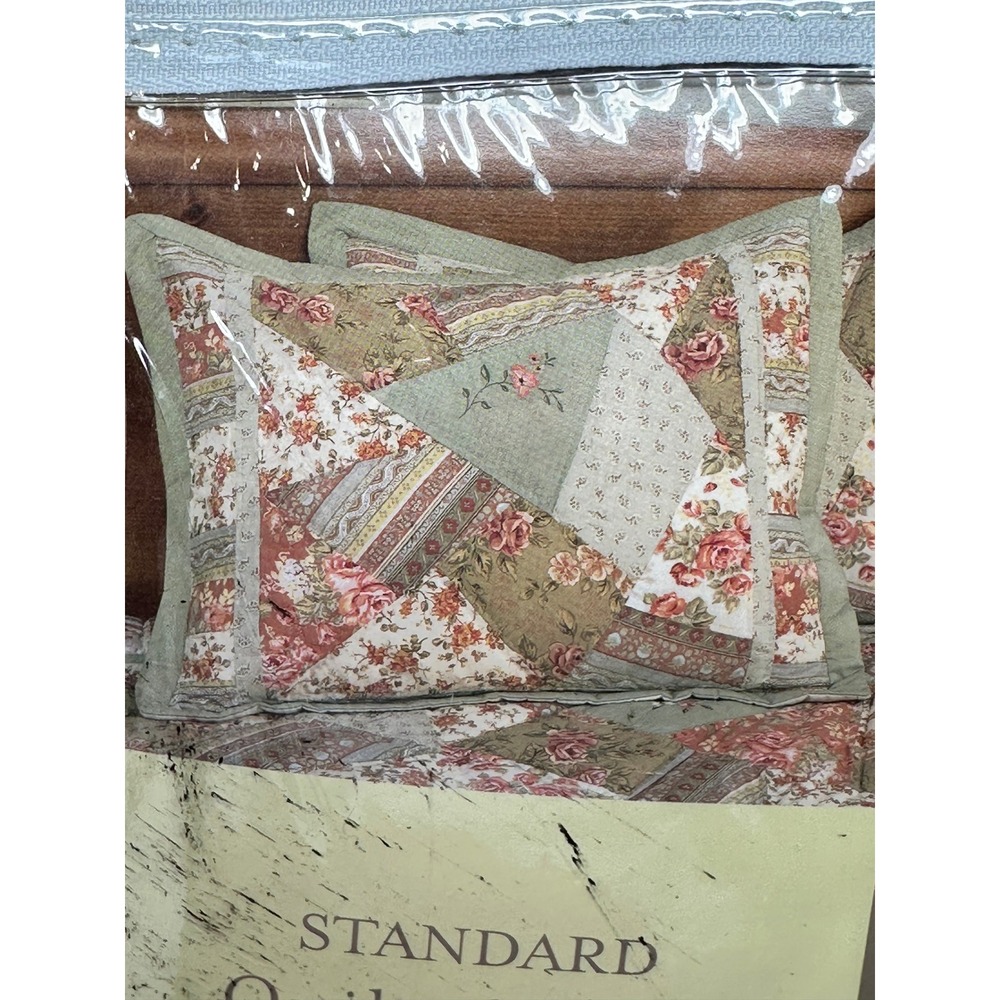 HomeTrends Verona Standard Quilted Sham Floral Patchwork Green Red 20x26 NEW